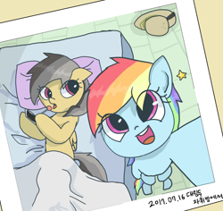 Size: 850x802 | Tagged: artist needed, safe, character:daring do, character:rainbow dash, ship:daringdash, candy, cute, female, food, korean, lesbian, lollipop, lying on bed, selfie, shipping, translation request